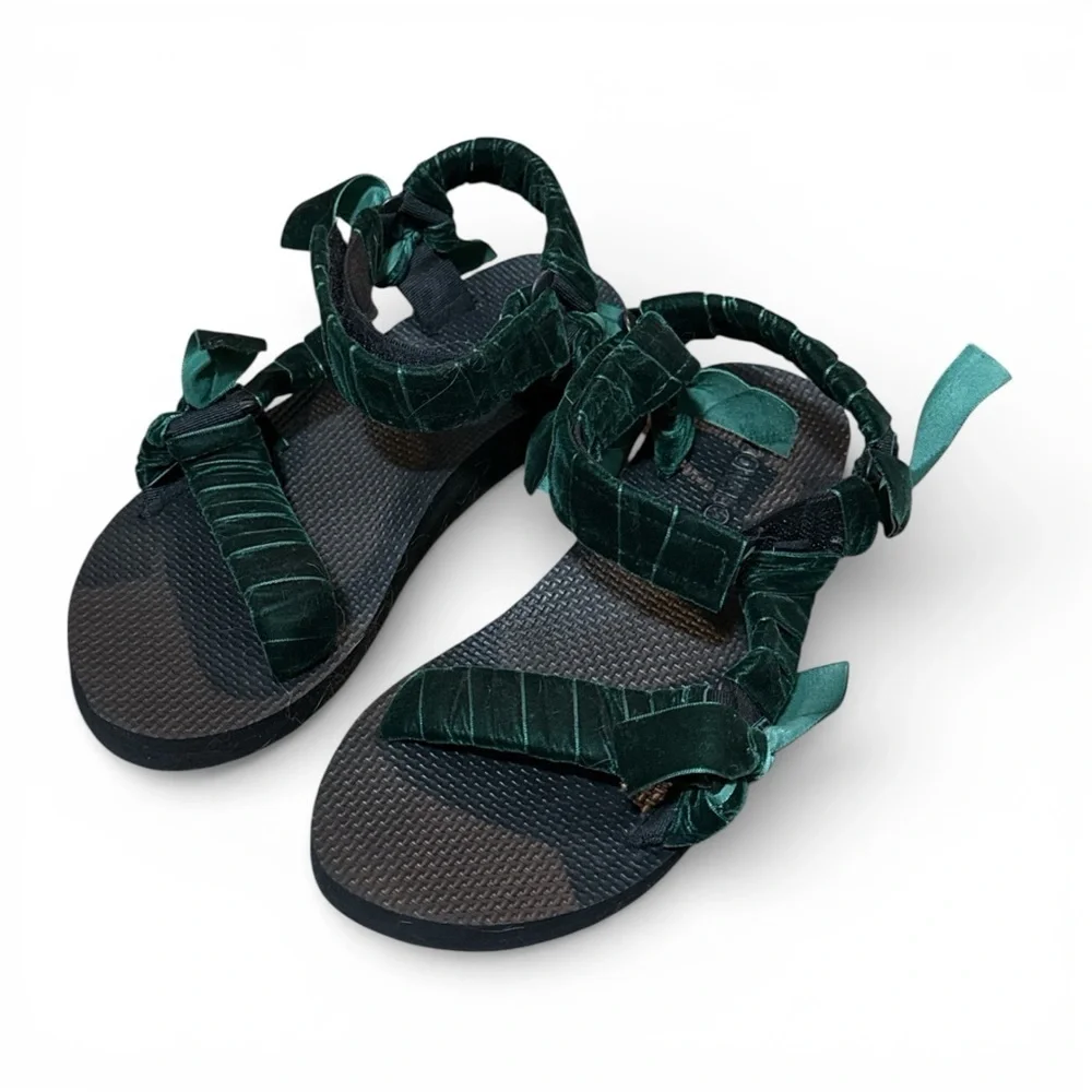 Arizona Love Trekky Green Velvet Trimmed Sandals - Size 39/US8.5